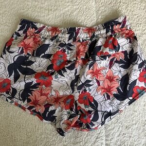 Columbia Bogata Bay Stretch Women's Size Small Floral Print Omni Shade Shorts